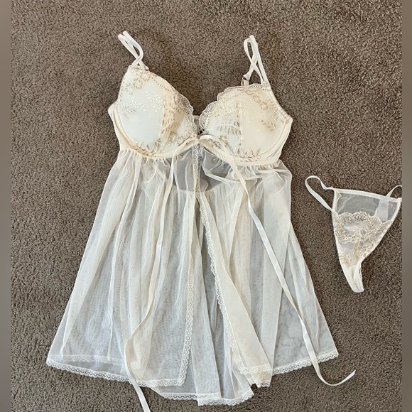 Victoria’s Secret Outfit - Picture 1 of 5